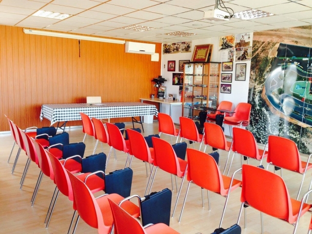 Besprechungsraum 